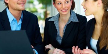 Общительность помогает