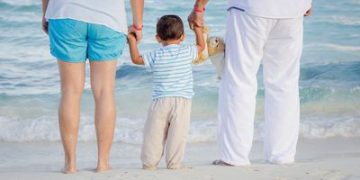 Родители с ребенком